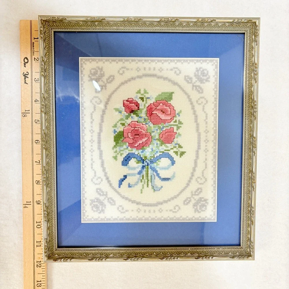 Vintage Framed Floral Cross Stitch Rose Bouquet Coquette Gold Gilt‎ Frame 10x12